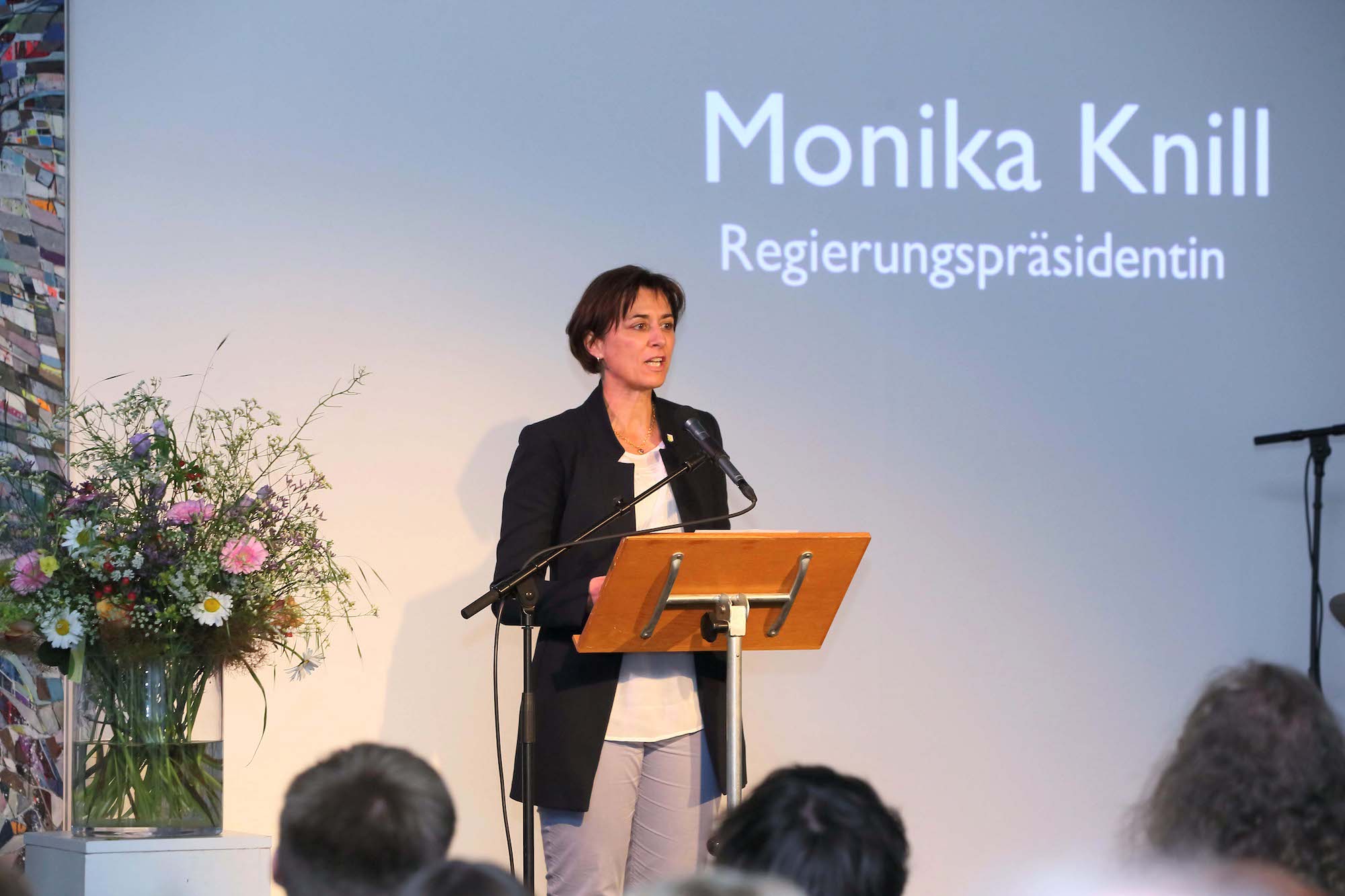 Regierungspräsidentin Monika Knill appellierte an der Übergabe der Förderbeiträge an die Kulturschaffenden, mutig und leidenschaftlich zu sein
