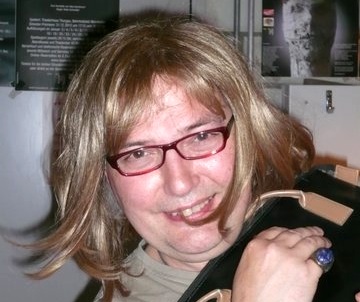 Thomas Götz als Kantonsrat Schnyders Schwester Sabine