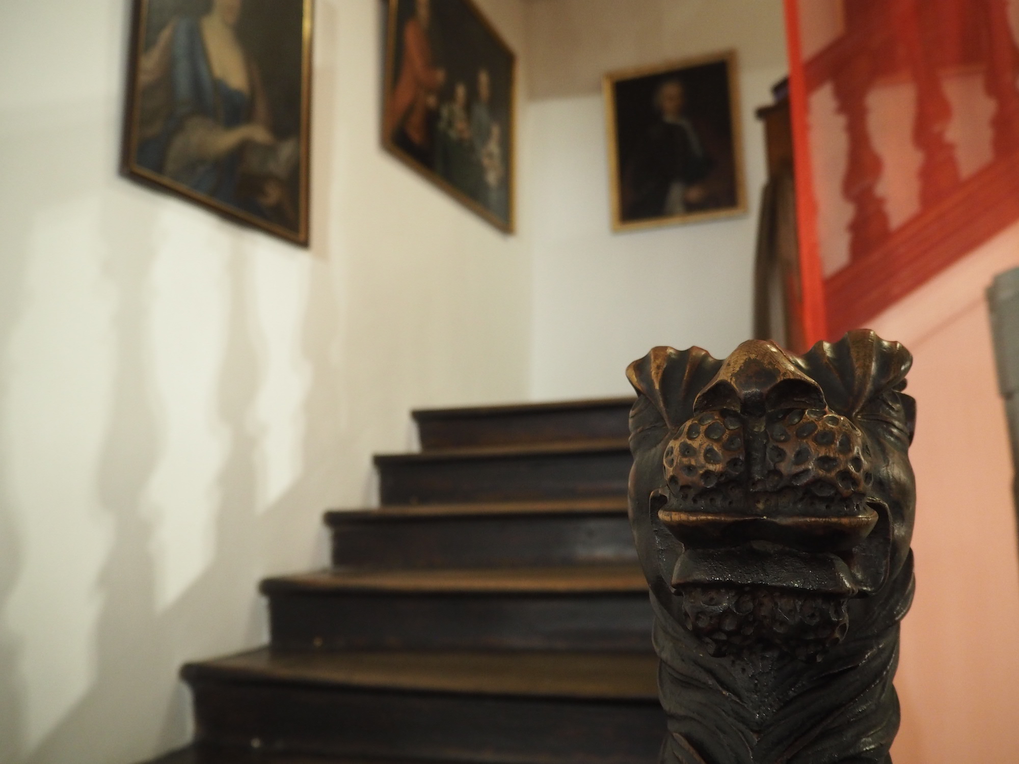 Treppenhaus im Historischen Museum Bischofszell. Die Ausstellung zum Leben im Spätmittelalter erstreckt sich über alle Etagen des Museums.