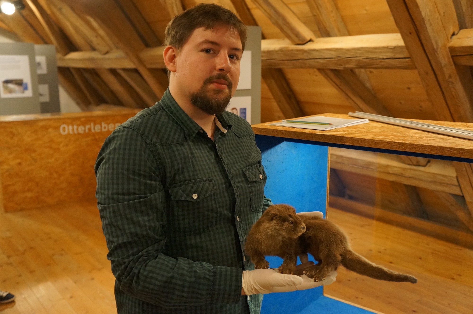 Julian Fitze mit kostbarem Exponat