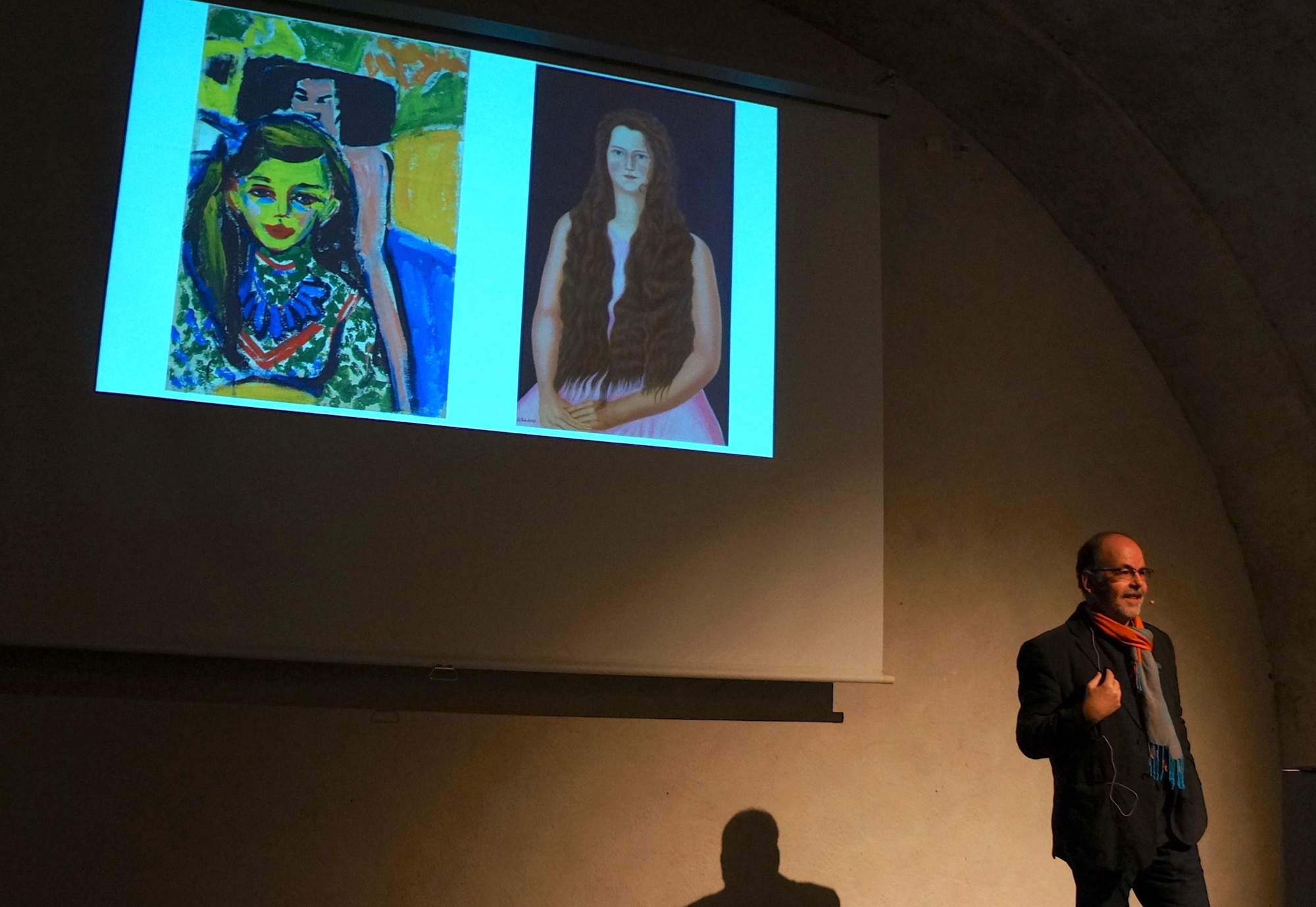 Markus Landert erklärt die unterschiedlichen Portrait-Stile von Kirchner und Dietrich.
