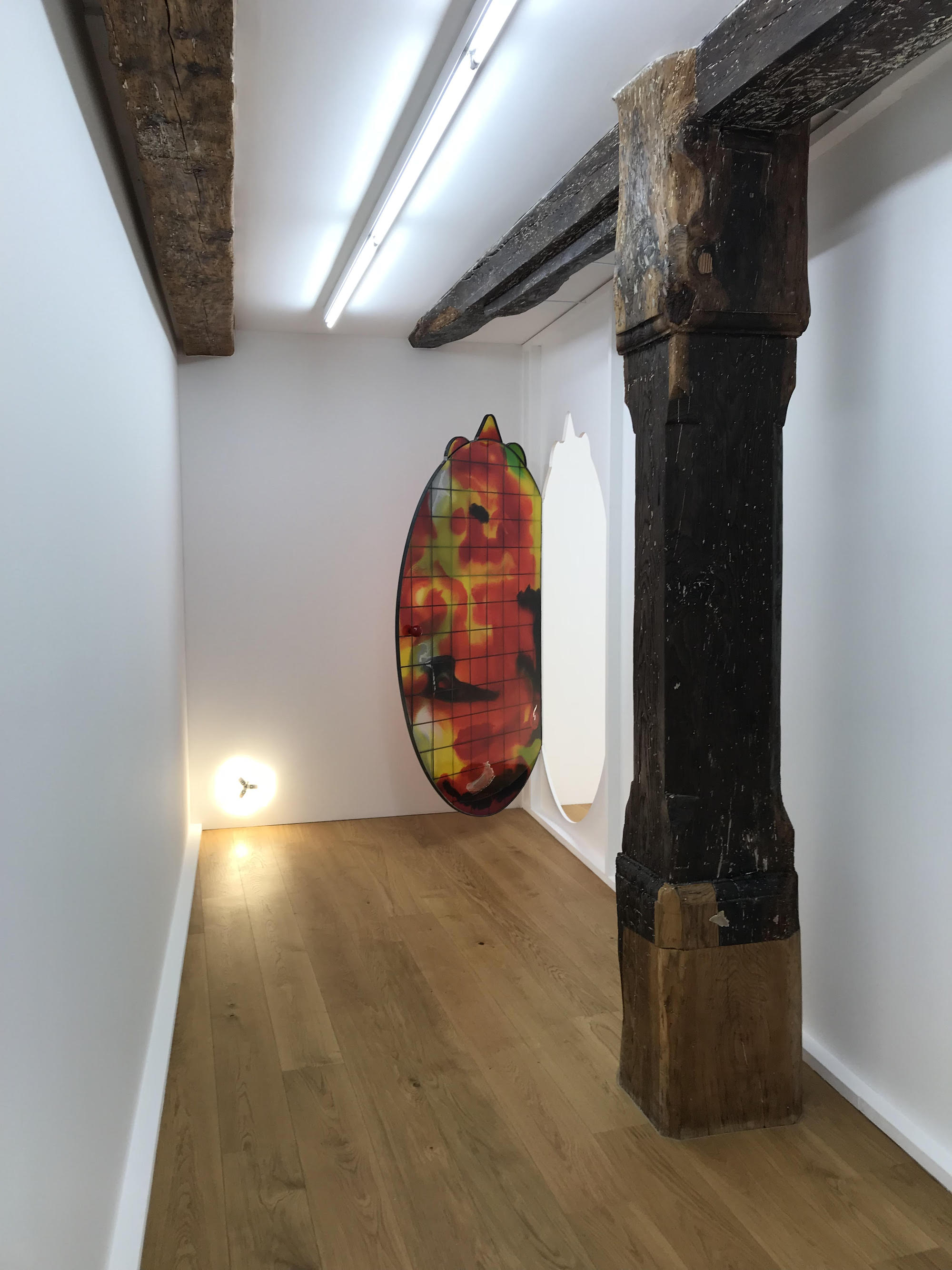 Spiel mit dem Raum: Cedric Eisenrings Kunst korrespondiert auch mit den alten Balken der Galerie Kirchgasse
