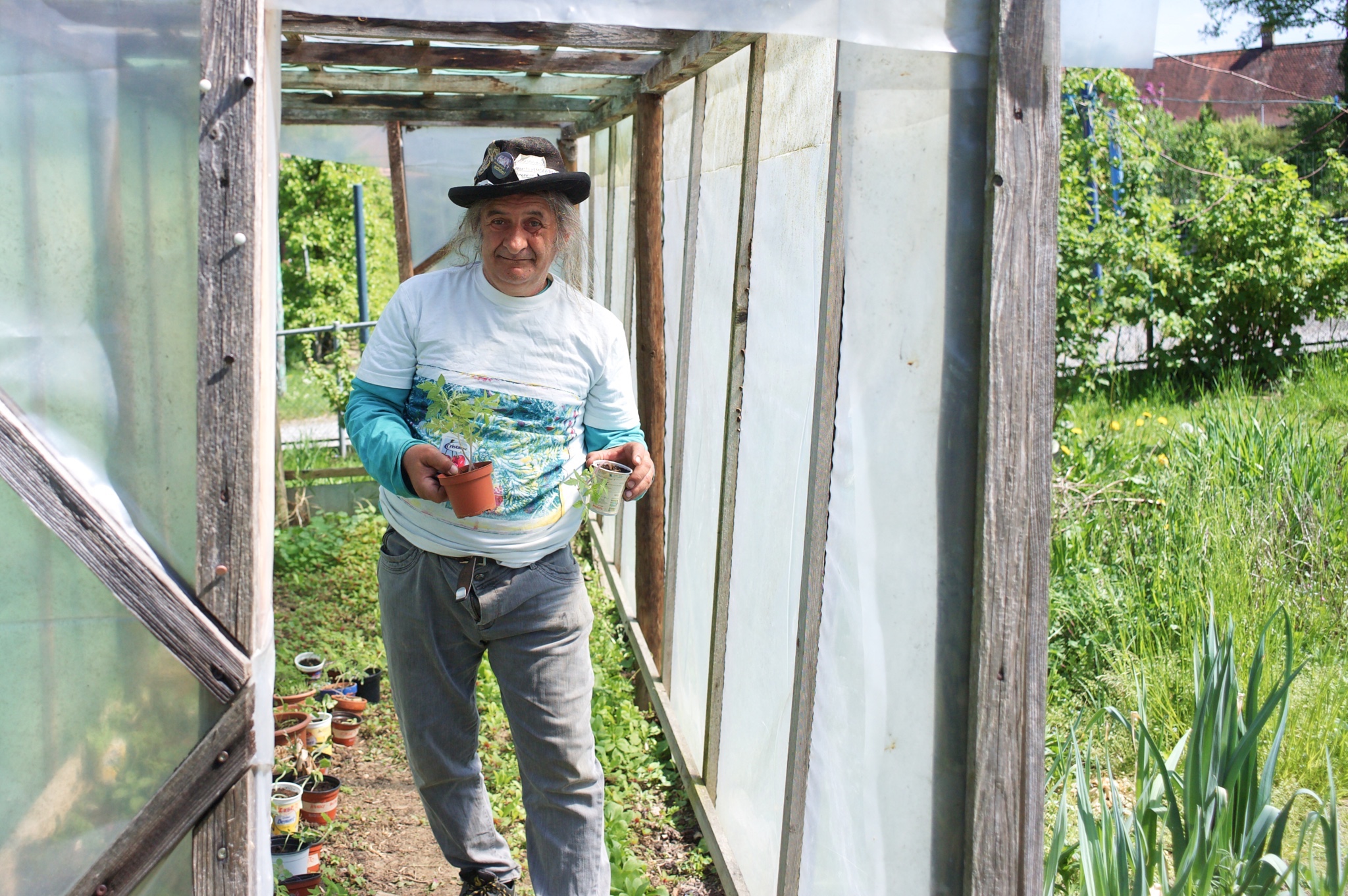Gartenarbeit ist ein wichtiger Teil von Felix Brenners Tagesablauf.