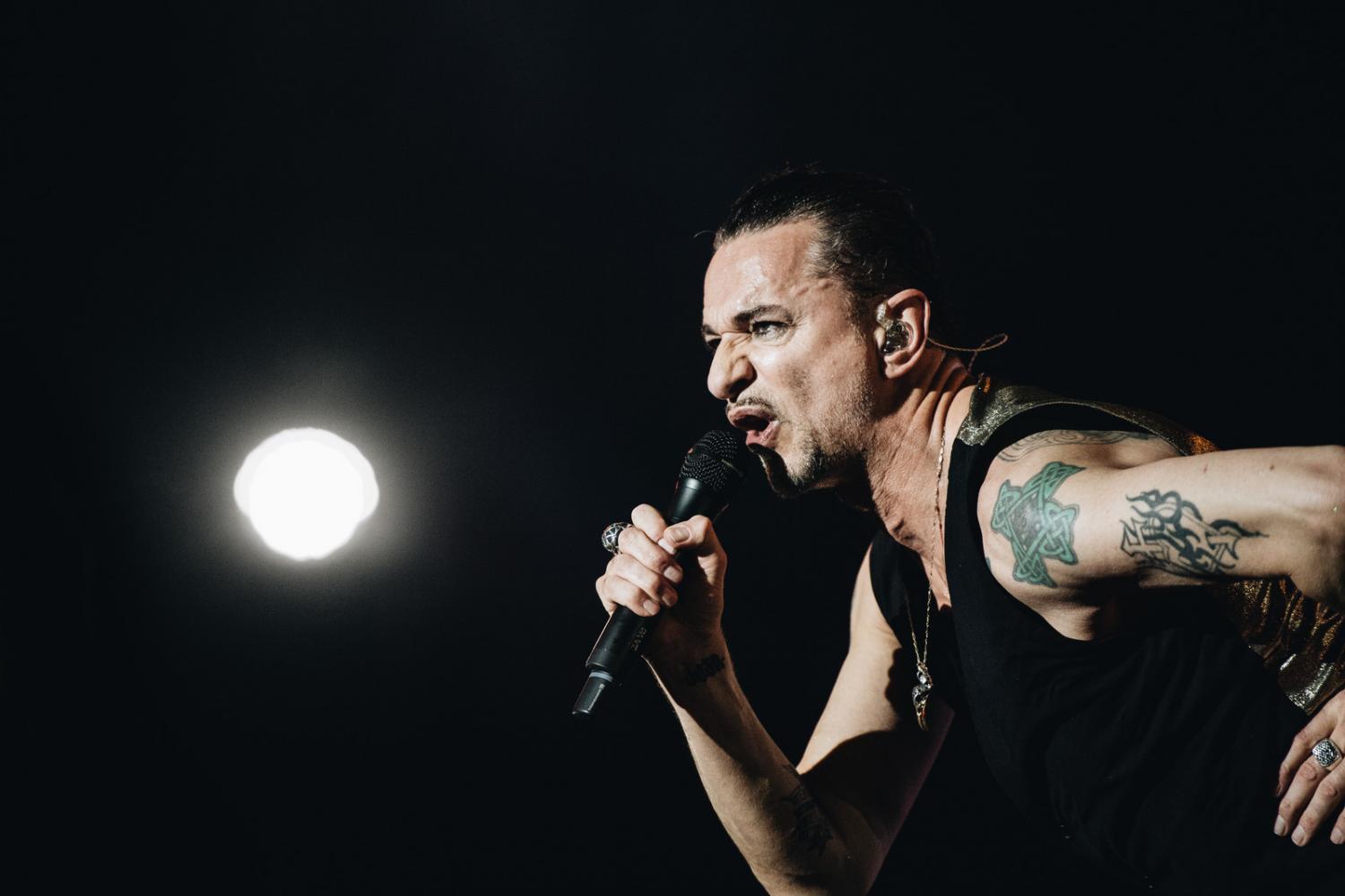 Gibt alles: Depeche-Mode-Frontmann Dave Gahan auf der Sitterbühne am OpenAir St.Gallen. Bild: Nick Lobeck