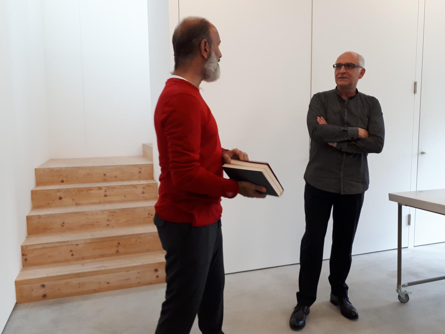 Thomas Krempke im Gespräch mit dem Galeristen Jordanis Theodoridis