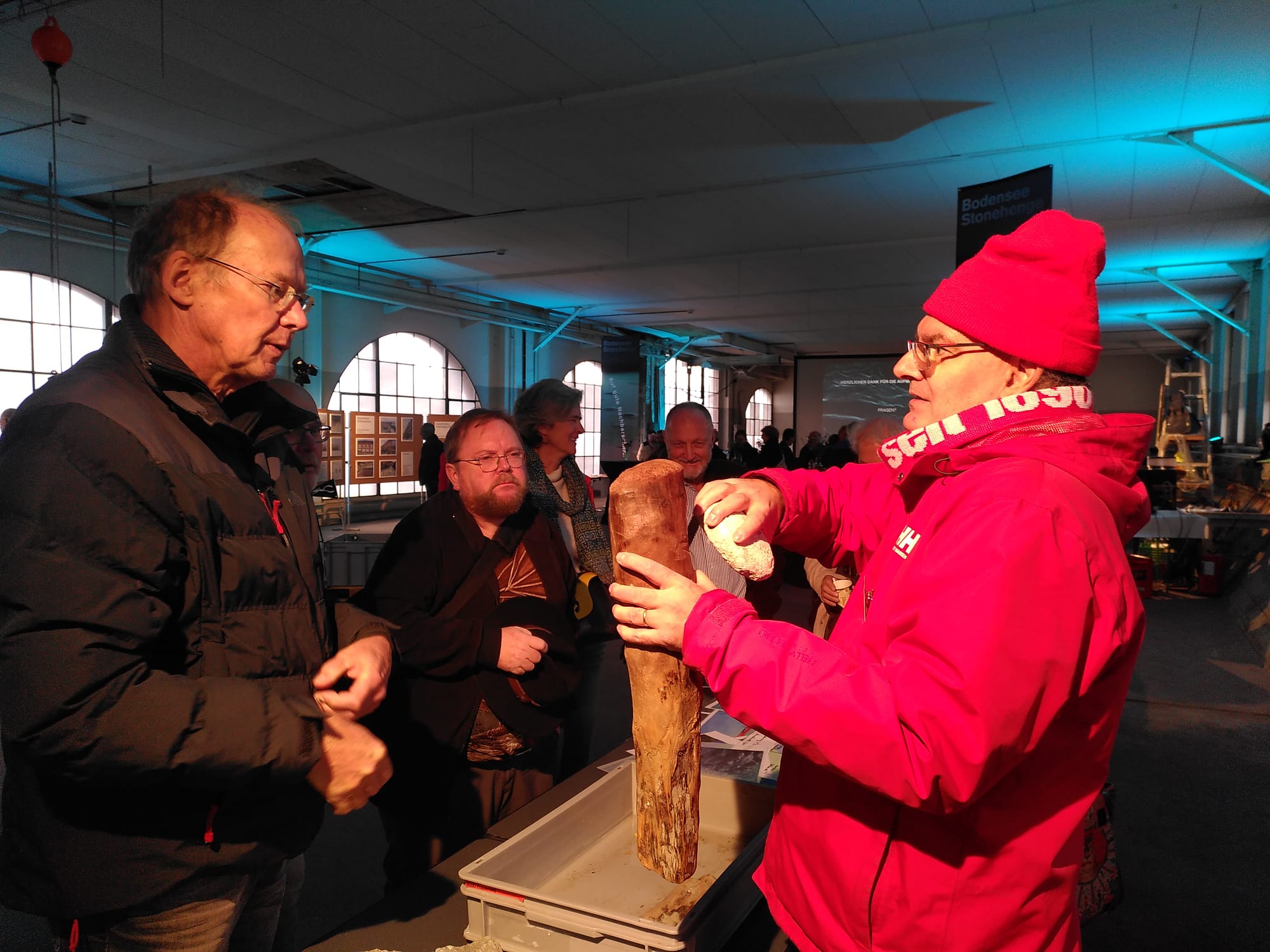 Martin Wessel und Urs Leuzinger mit dem neuesten Fundstück