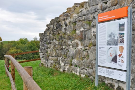 Archäologische Fundstellen・Tafeln im Gelände
