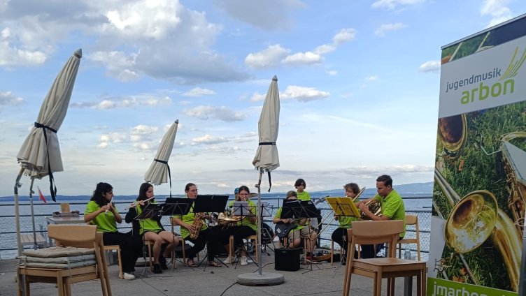 Platzkonzert der Jugendmusik Arbon mit Streetband