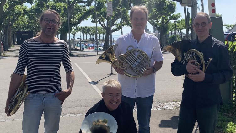 Sommerserenade mit vier Hörnern