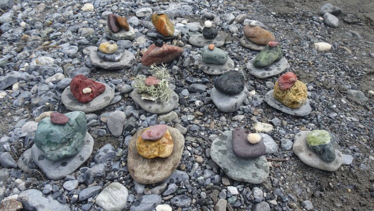 Stein um Stein: LandArt an der Thur