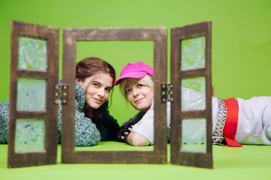 Hinter verzauberten Fenstern