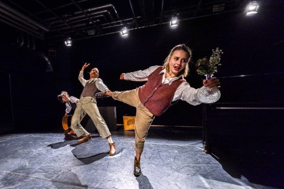 Cie. momoll!: Bitte nicht über den Tellerrand stolpern!