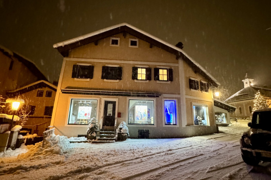 Mr. Brainwash S.N.O.W | Exhibition