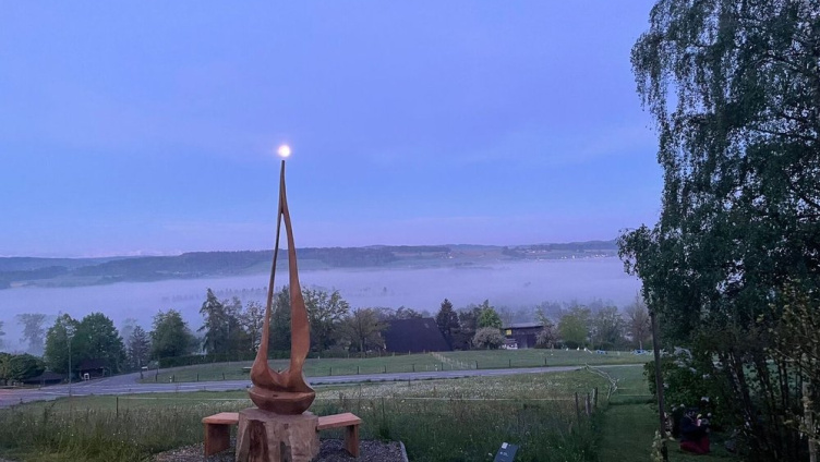 Abendwanderung durch  Kunst und Wein