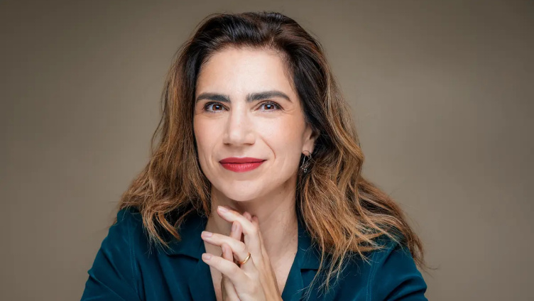 Dana Grigorcea: Tanzende Frau, blauer Hahn