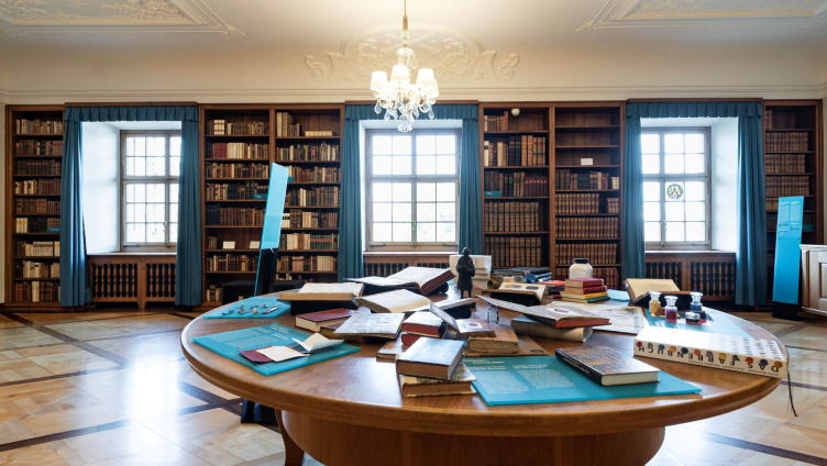 Öffentliche Führung in der Eisenbibliothek