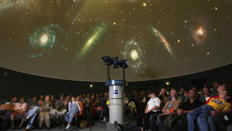 Live-Vorführung im Planetarium