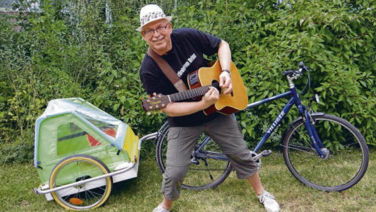 Lieder und Schlafsack im Gepäck