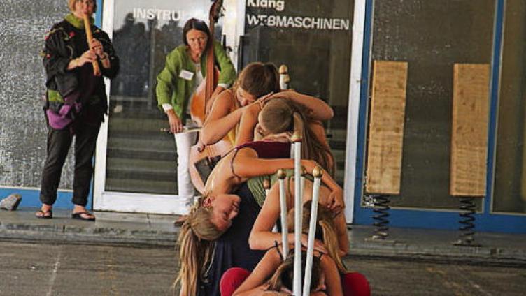 Sie berauschen sich an den Klängen