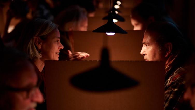 Speed-Dating in der Legebatterie