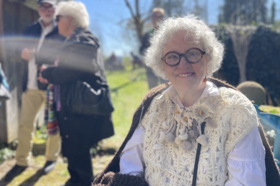 Madame Tricot serviert in der Kobesenmühle
