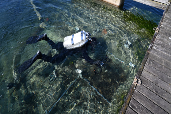 Jahrtausende im Schlick: Pfahlbauer-Axt aus Steckborner Hafen geborgen