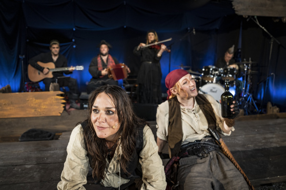 Ein Piratenschiff am Bodenseeufer